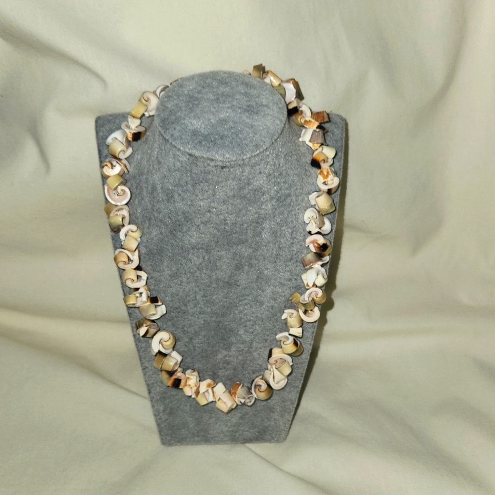 Luhuanus Sliced Spiral Shell Fashion Necklace